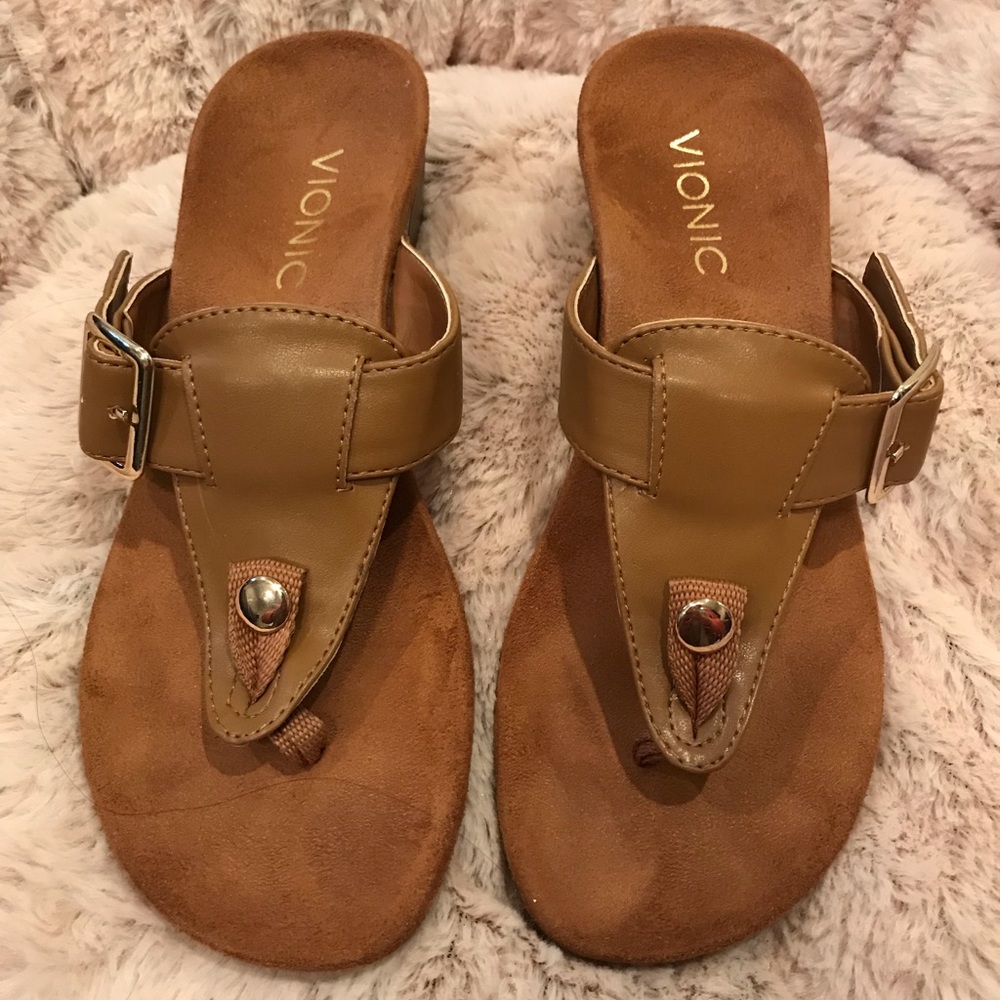 NWOT Vionic Tan Sandals size 5